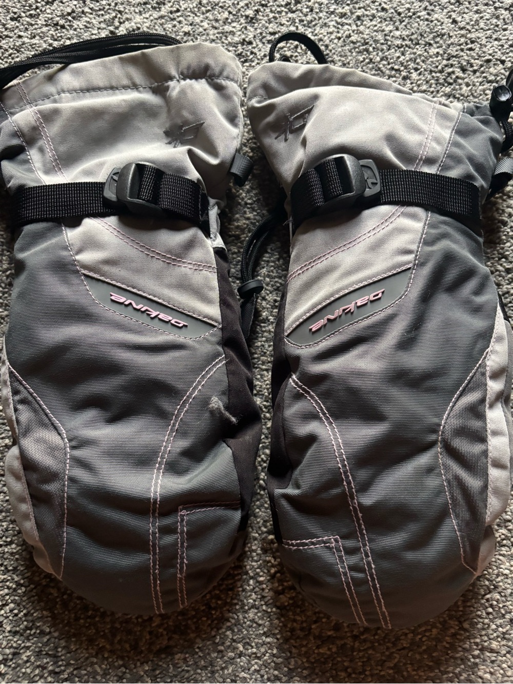Dakine women Gray Mittens - Insulated Winter Gloves